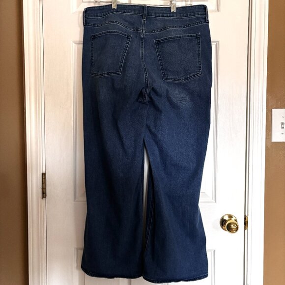 Old Navy High-Rise WOW Wide Leg Jeans Sz 16 Short Medium Wash - Picture 3 of 7
